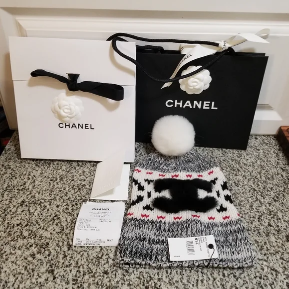 Chanel wool &Lamb Fur Pom-Pom Beanie - Picture 1 of 16